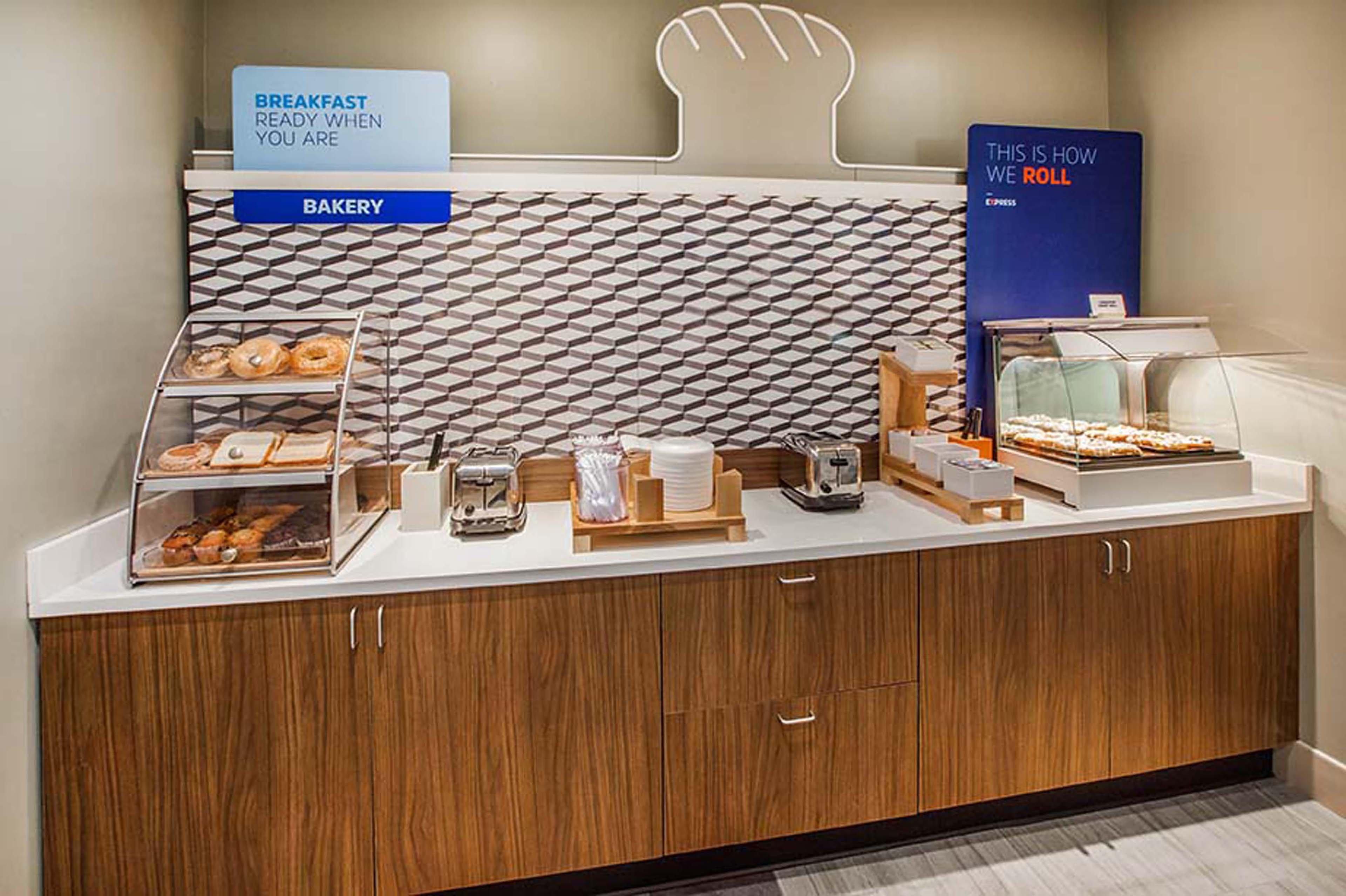 Holiday Inn Express Baltimore At The Stadiums By Ihg Exterior foto